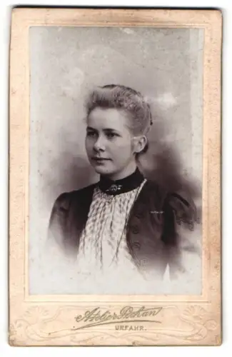 Fotografie Georg Pechan, Urfahr-Linz, Rudolfsplatz 8, Porträt einer jungen Frau
