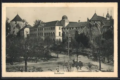 AK Solothurn, Strassenpartie mit Wehrturm aus der Vogelschau, Kuppelgebäude, Kirchtürme