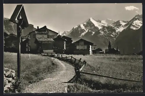 AK Grächen, Ortspanorama mit Bildstock und Weisshorngruppe