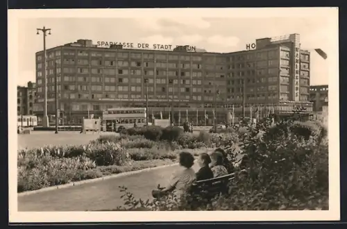 AK Berlin, Sparkasse der Stadt, HO-Warenhaus, Alexanderplatz