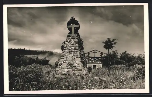 AK Uzsok, Hösök Sirja