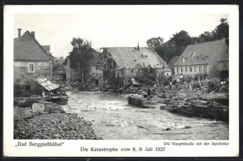 AK Bad Berggiesshübel, Hochwasser Juli 1927, Hauptstrasse mit Apotheke