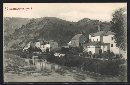 AK Echternachbrück, Ortsansicht am Ufer