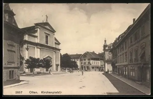 AK Olten, Kirchenplatz mit Restaurant Brunner und Kirche