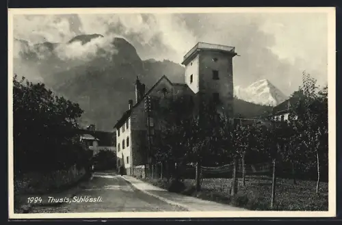 AK Thusis, Schlössli mit Strasse und Bergblick