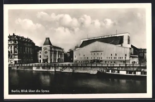 AK Berlin, Blick über die Spree, Friedrichstadt-Palast