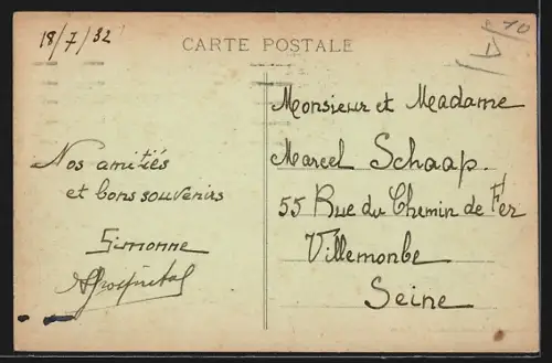 AK Troyes, Église St-Nicolas avec des passants et carrosses devant l`entrée