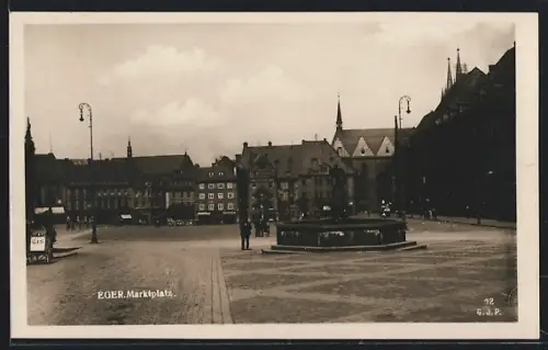 AK Eger, Marktplatz mit Brunnen