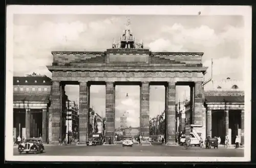 AK Berlin, Brandenburger Tor mit Blick zum Rathaus
