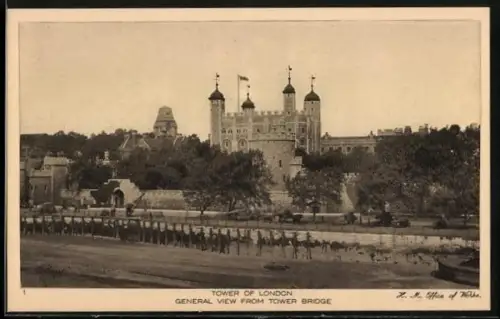 AK London, Tower of London, General view from the Thames