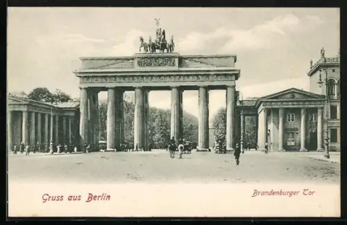 AK Berlin, Brandenburger Tor mit Strassenpartie