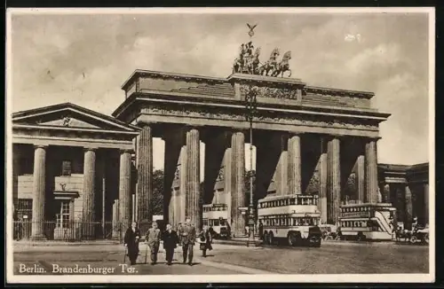AK Berlin, Strassenverkehr am Brandenburger Tor