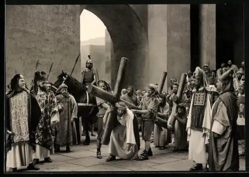 AK Oberammergau, Passionsspiele 1960, Szene am Kreuzweg