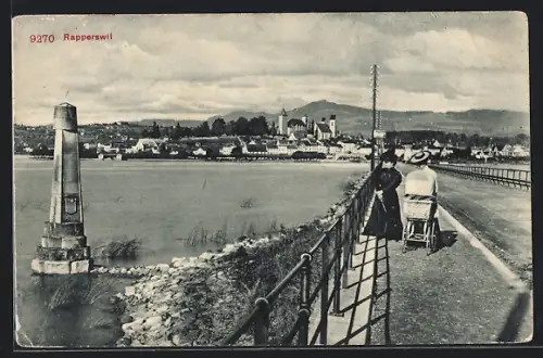 AK Rapperswil, Ortspanorama mit Brücke und Stele im Wasser