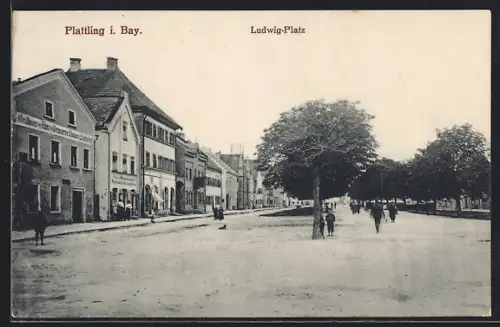 AK Plattling i. Bay., Ludwig-Platz mit Gasthaus Zur Alm der Landshuter Brauerei Koller