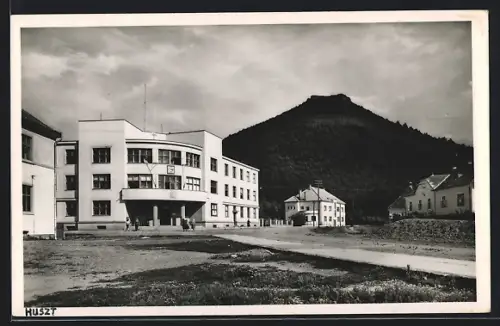 AK Huszt, Kormányzósági palota a várral