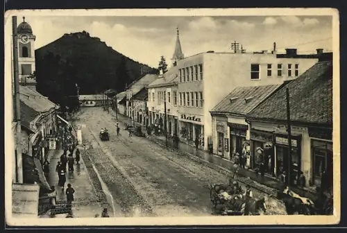 AK Chust, Strassenpartie mit Blick auf die Festung