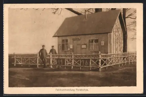 AK Porietschye, Feldbuchhandlung mit zwei Soldaten