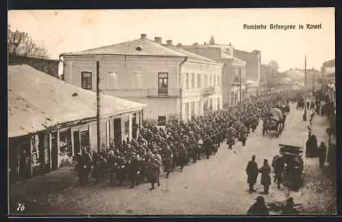 AK Kowel, Russische Gefangene werden durch die Strasse geführt