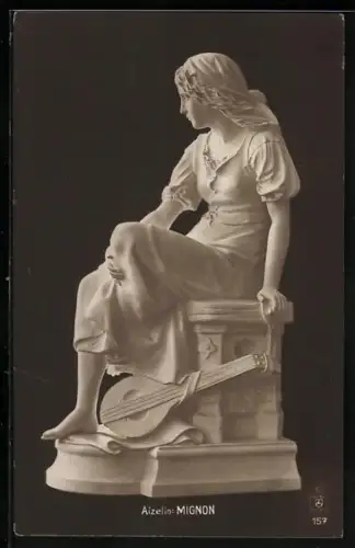 AK Figur von Aizelin, Dame auf einem Podest mit Laute, Mignon