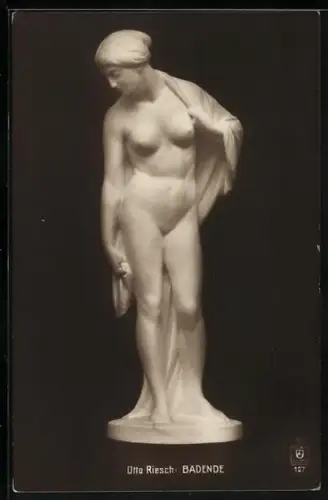 AK Figur von Otto Riesch: Nackte Frau mit Tuch, Badende