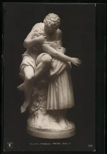 AK Paar an einem efeuberanktem Baumstumpf