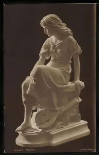 AK Mädchen mit Laute auf einem Podest