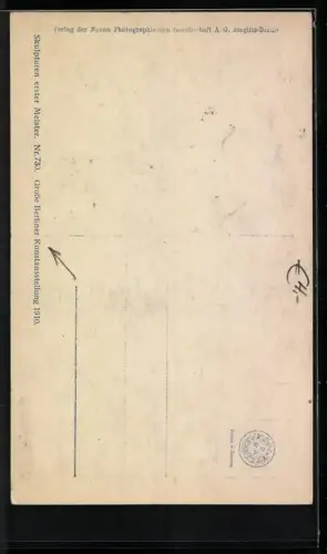 AK Dame mit Hammer lehnt an einer antiken Säule