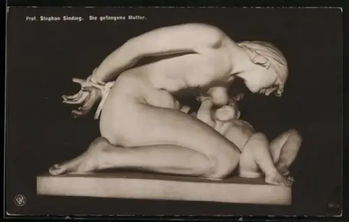 AK Mutter mit gebundenen Händen lehnt sich nach vorne zum ihrem Kind