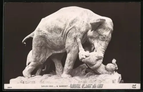 AK Indischer Elefant und Tiger im Kampf