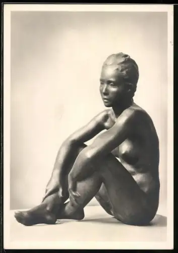 AK Sitzendes Mädchen, Plastik von Rudolf Agricola