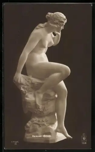 AK Herzig, Echo, sitzende Frau, Plastik