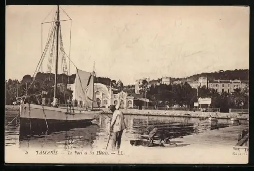 AK Tamaris, Le Port et les Hôtels