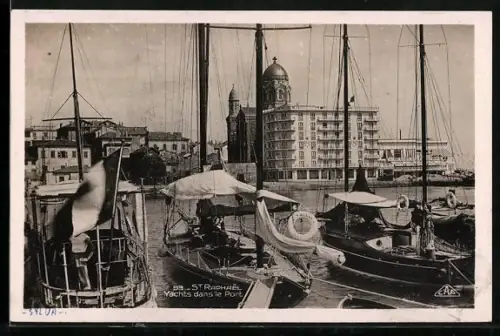 AK St. Raphael, Yachts dans le Port