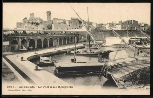 AK Antibes, Le Port et les Remparts, Partie im Hafen