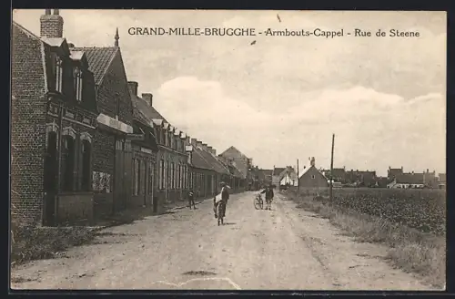 AK Grand-Mille-Brugghe, Rue de Steene avec cyclistes et maisons traditionnelles
