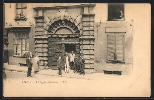 AK Lille, L`Hospice Comtesse avec des personnes devant l`entrée