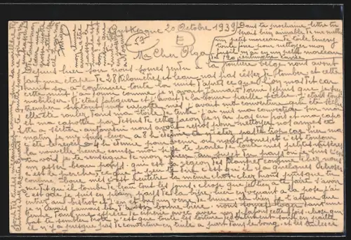 AK Houtkerque, Route vers la Belgique avec église en arrière-plan et passants dans la rue animée