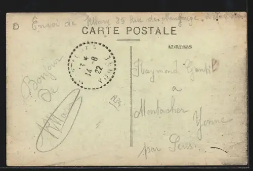 AK Hautmont, Rue Victor-Hugo avec boutiques et passants