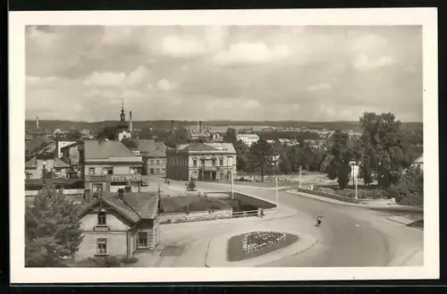 AK Dvur Kralove n. L., Strassenkreuzung mit Unterführung aus der Vogelschau