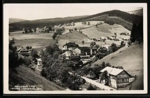 AK Petzer i. Riesengebirge, Ortsansicht aus der Vogelschau