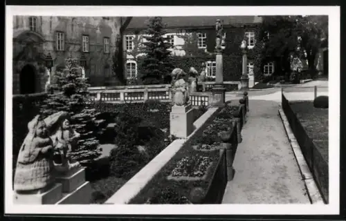 AK Nové Mesto n. Met, Partie pred zámkem