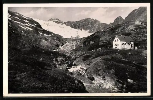 AK Sulzenau-Hütte, Blick zur Berghütte im Stubaital