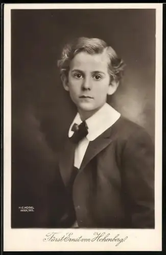 AK Portrait Fürst Ernst von Hohenberg im Anzug