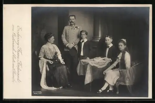 AK Erzherzog Franz Ferdinand von Österreich in Uniform nebst Frau und Kindern