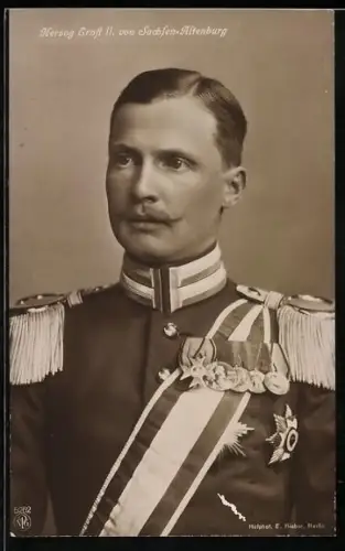 AK Herzog Ernst II. von Sachsen-Altenburg in Uniform mit Orden