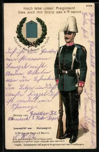 AK Berlin, Soldat des 4. Garde-Regiments zu Fuss Berlin, Schulterklappe des 4. Garde-Rgt.
