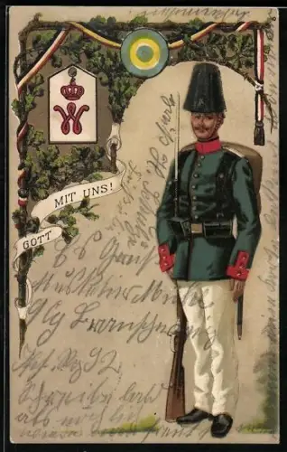 AK Soldat der Infanterie in Uniform mit Paradehelm und Marschausrüstung
