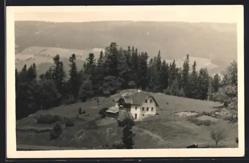 Foto-AK Filzmoos bei Ratten, Haus des Revierjägers Johann Hinterleitner mit Umgebung