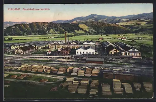 AK Knittelfeld, Staatsbahnwekstätte mit Bahn aus der Vogelschau, Holzlager